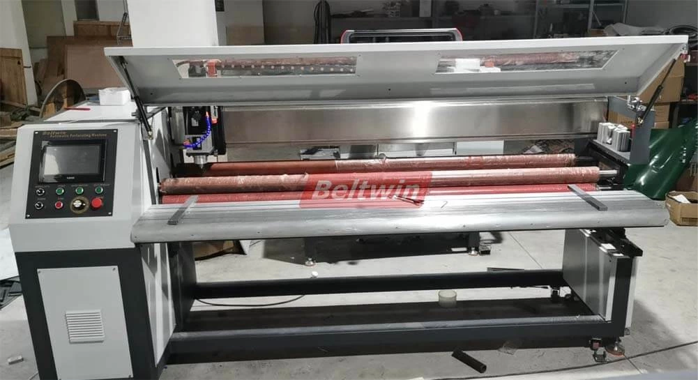 Machine de perforation de bande transporteuse de 2000 mm de large pour ceinture en caoutchouc PVC PU