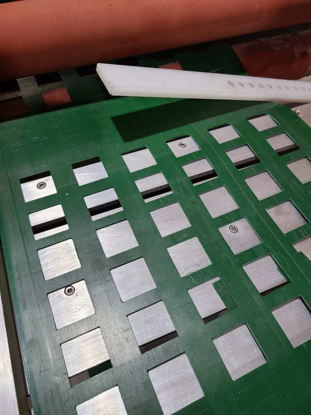 Poinçonneuse de trous ovales carrés ronds de ceinture d'unité centrale de PVC de 2000mm large