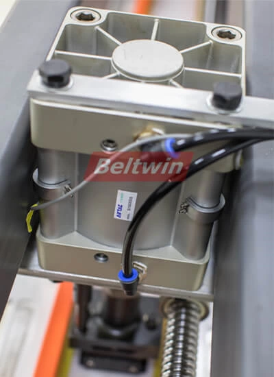 Perforateur automatique de doigt de ceinture d'unité centrale de PVC TB1000-4000