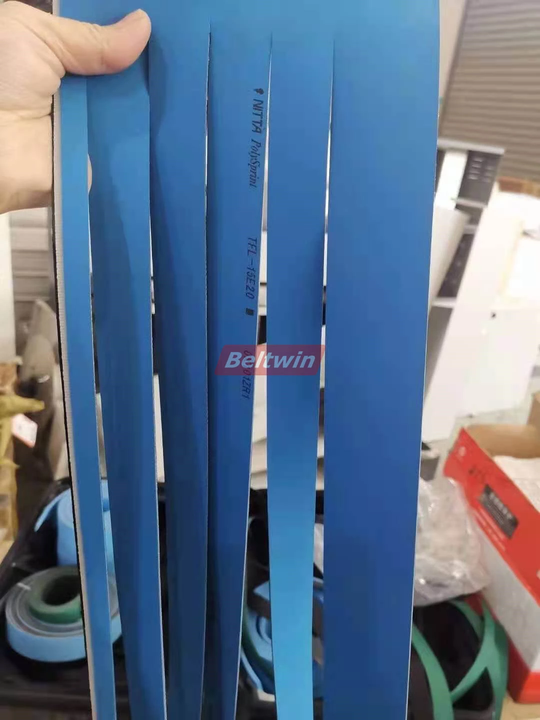 Slitter de ceinture CB600-1200 pour la ceinture convoyeuse de PVC PU, la ceinture plate et la ceinture de machine