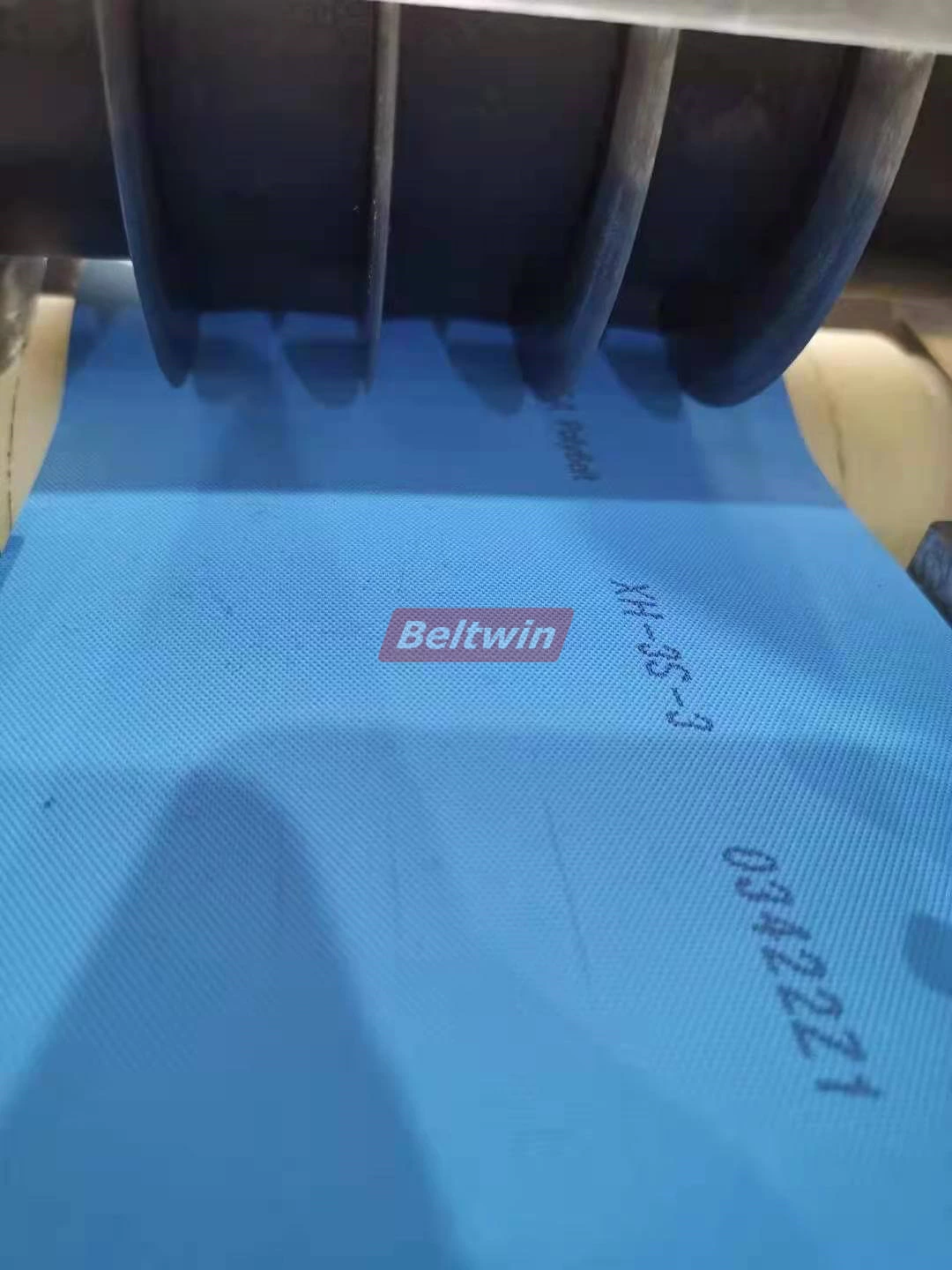 Slitter de ceinture CB600-1200 pour la ceinture convoyeuse de PVC PU, la ceinture plate et la ceinture de machine