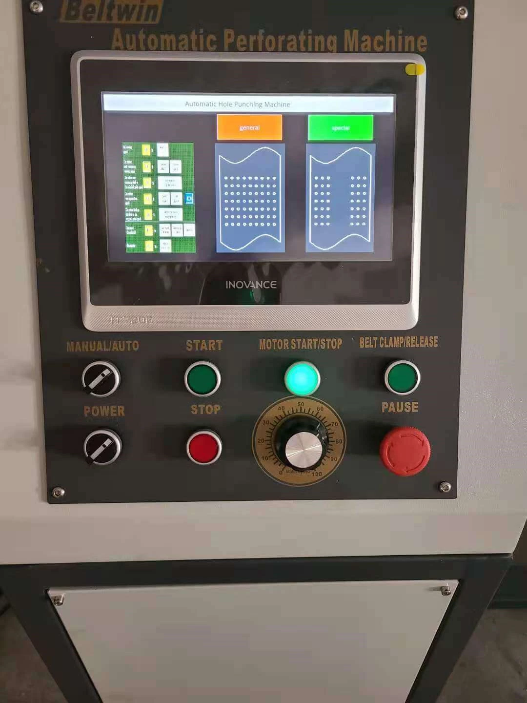 Machine de perforation de bande transporteuse de 2000 mm de large pour ceinture en caoutchouc PVC PU