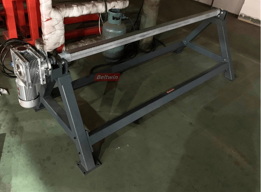 Découpeuse de bande transporteuse avec enrouleur et enrouleur (version améliorée)