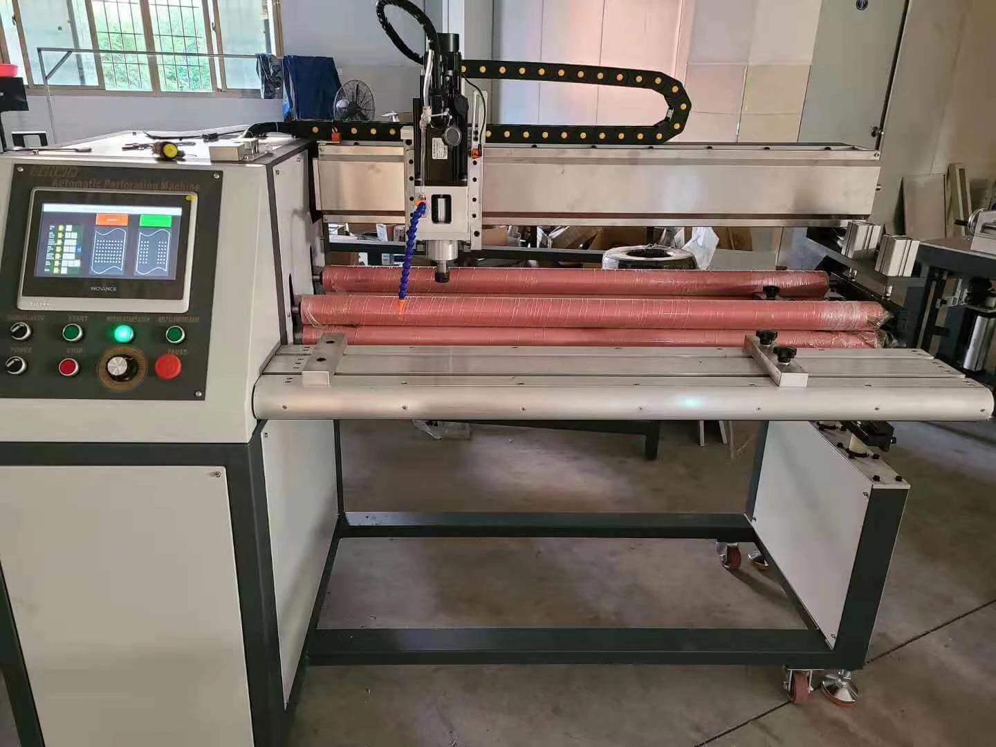 Perçage de trous de machine de perforation de bande transporteuse en caoutchouc EP