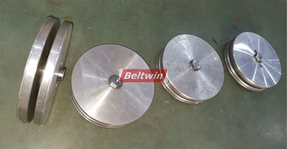 Machine de soudage à guidage transversal en V pour bandes transporteuses en PVC et PU