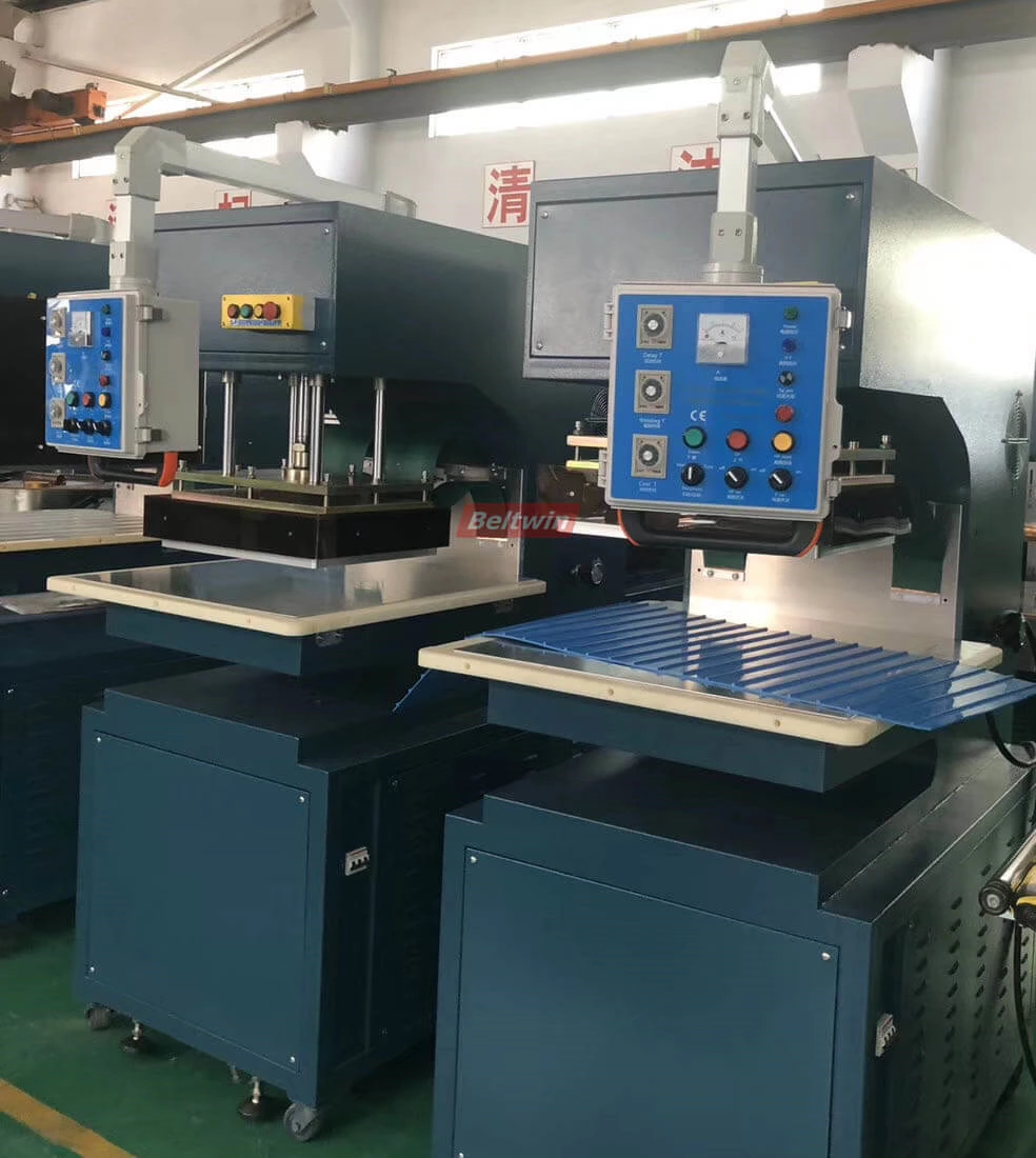 Machine de soudage de courroie haute fréquence QA-1000 pour guides en V/taquets/parois latérales