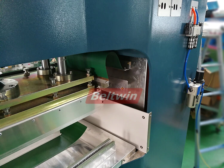 Inspection de machine à haute fréquence de 15 KW par un client britannique