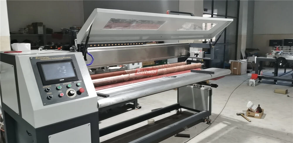 Machine de perforation automatique de 2000 mm avec couvercle de protection
