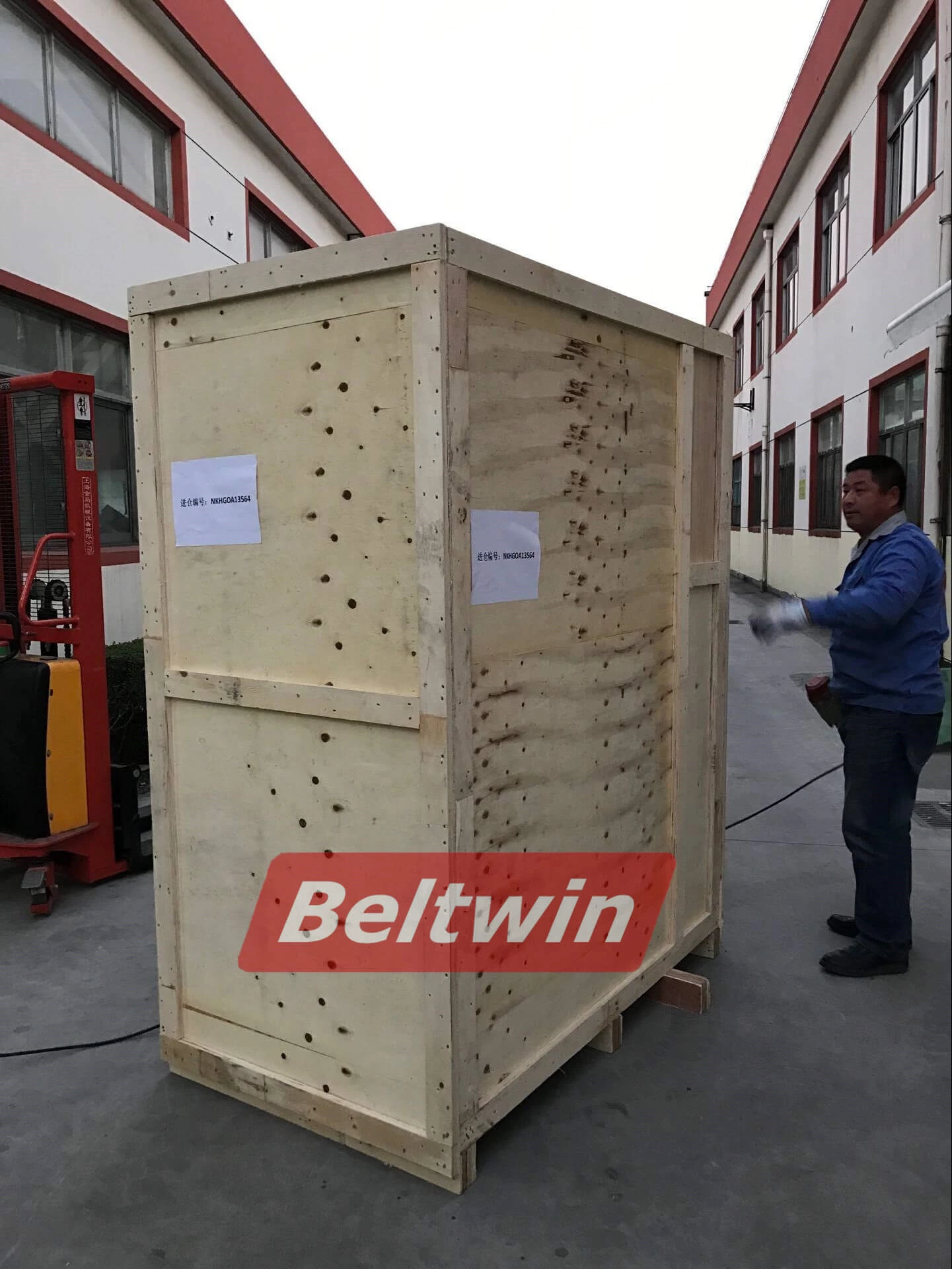 Emballage de machine à souder HF en Russie