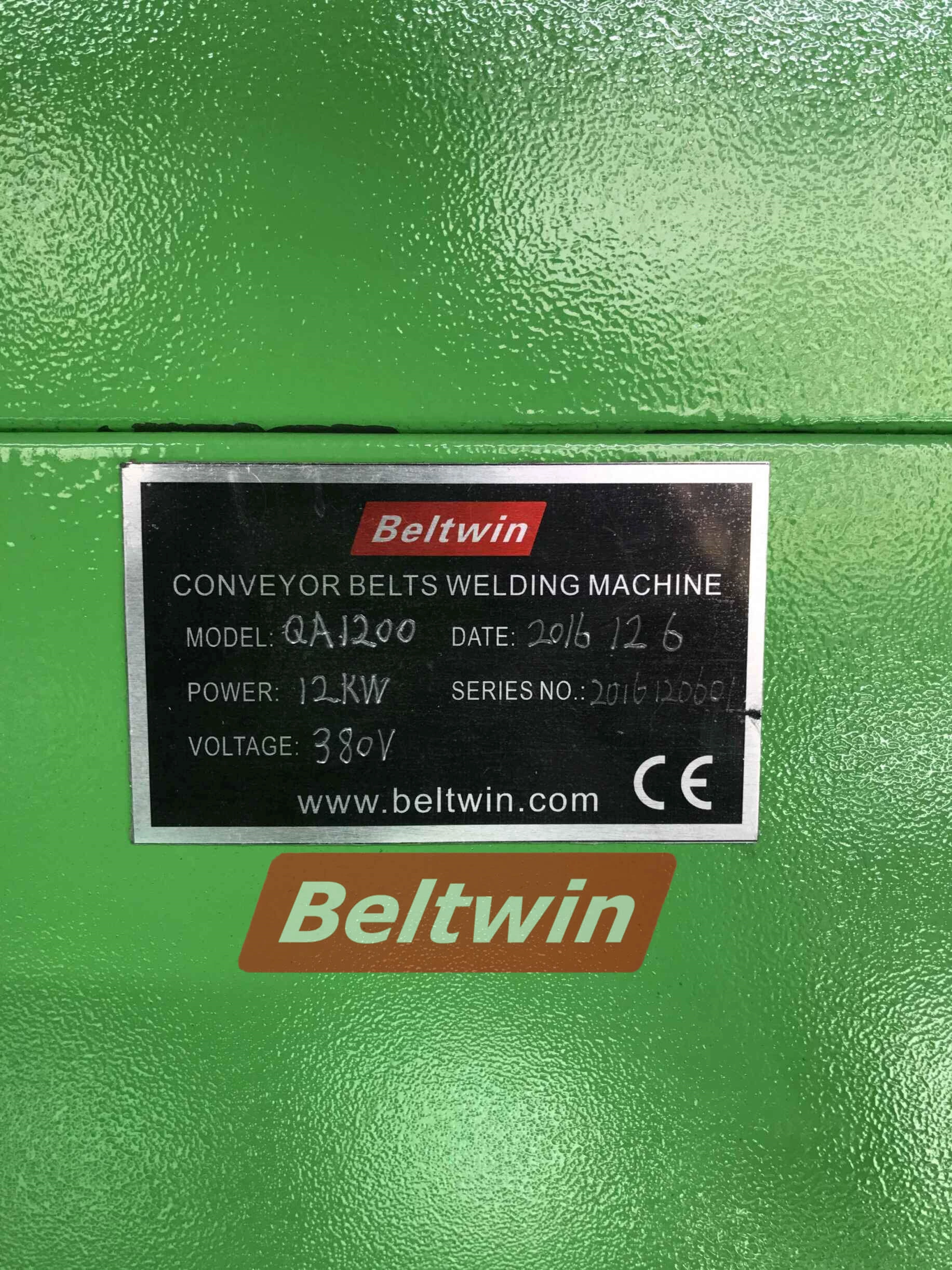 Emballage de machine à souder HF en Russie