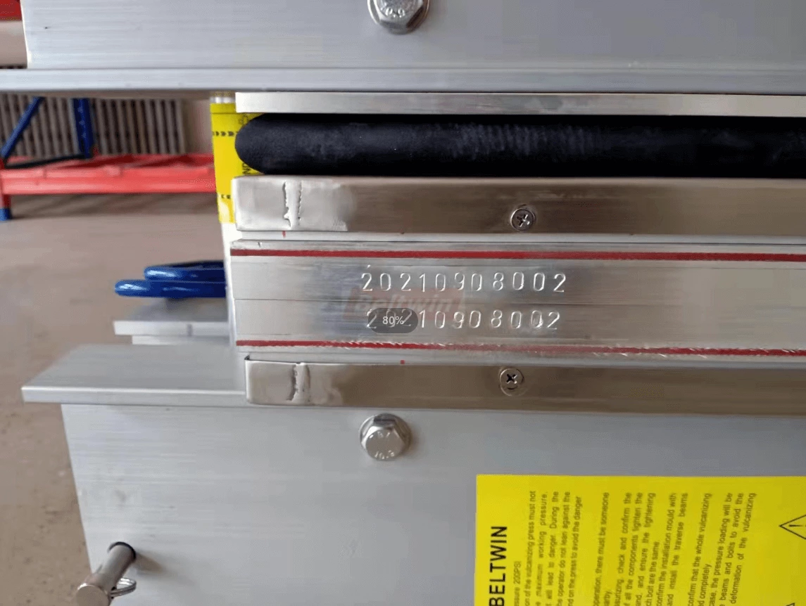 Image de livraison de 2 ensembles de vulcanisateur - largeur 1200 mm avec plaque chauffante taille 690 * 1380 mm et largeur 1400 mm avec 1220 * 1600 mm