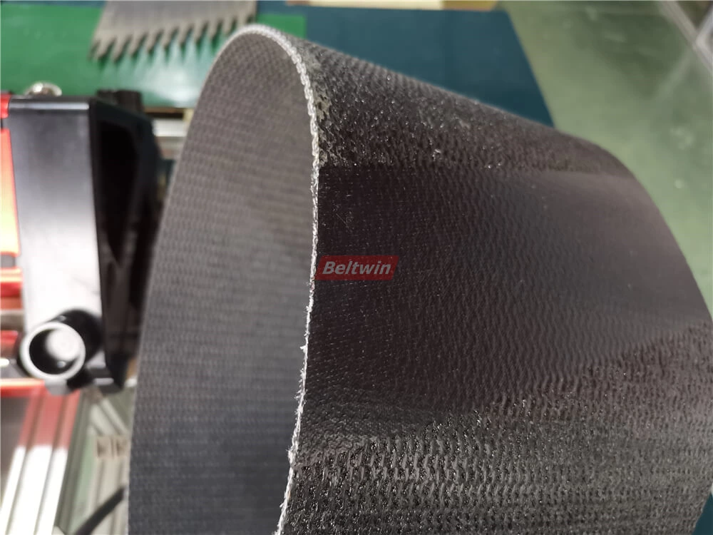 Comment épisser une courroie PVK par une presse à refroidissement par air et un poinçon automatique-2