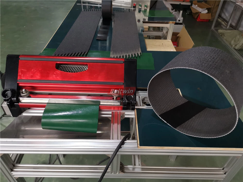 Comment épisser une courroie PVK par une presse à refroidissement par air et un poinçon automatique-2