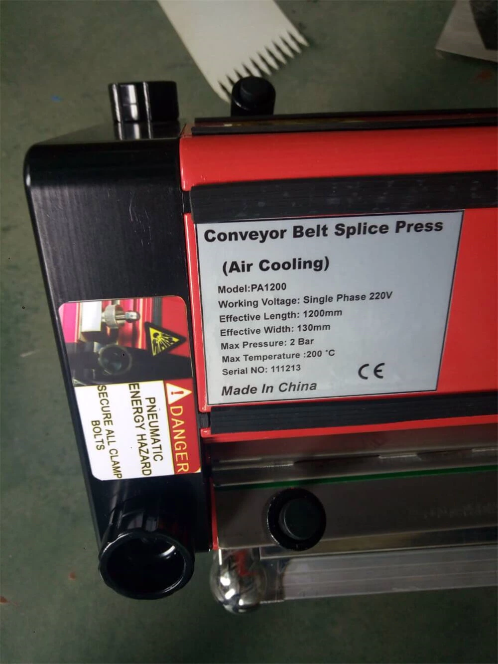 Livraison 2 presses de refroidissement par air PCS PA1200 pour joindre la ceinture PVC / PU