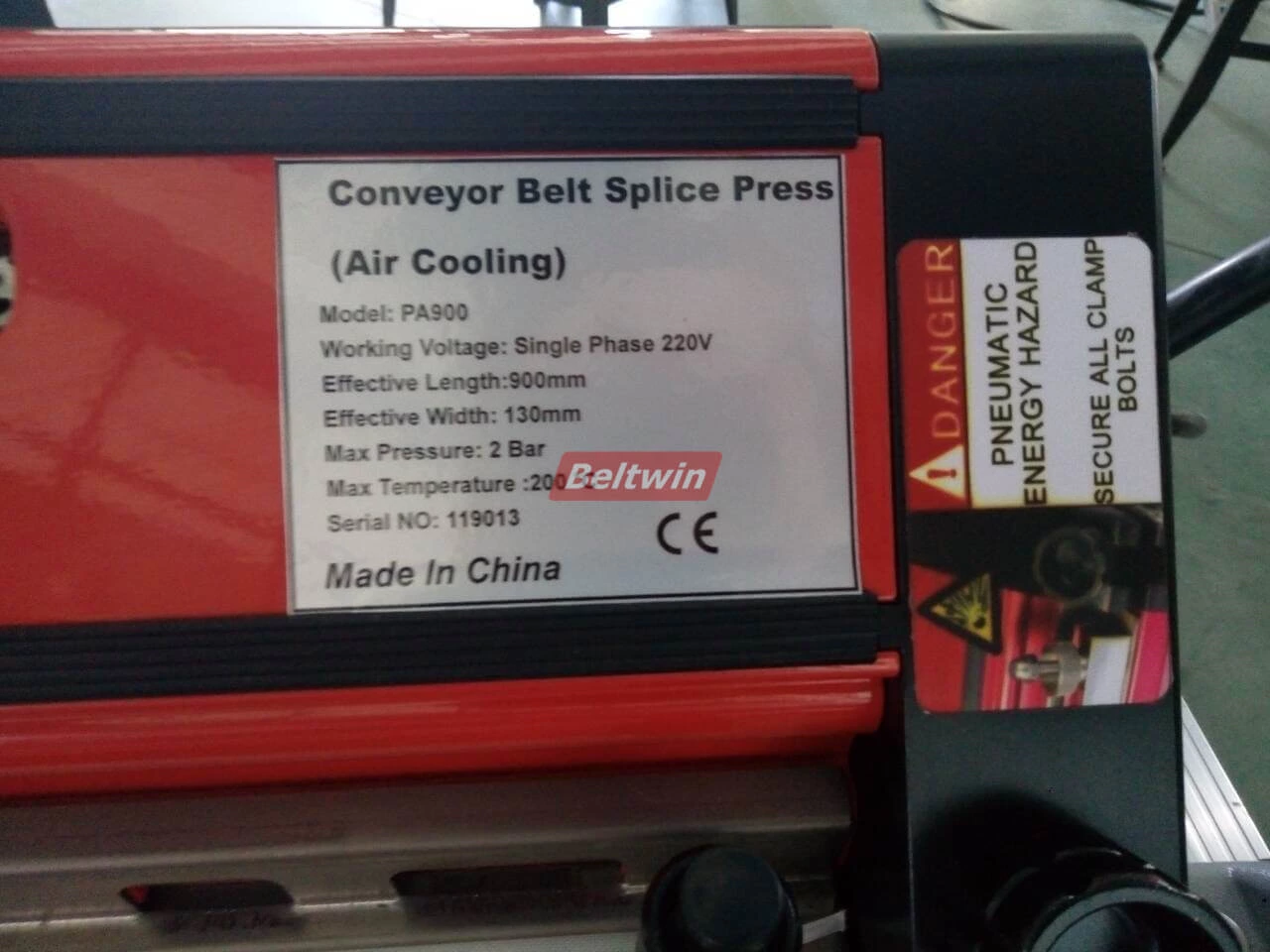 Livrer le perforateur manuel au client