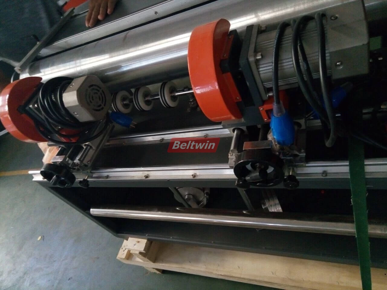 Livrer le perforateur manuel au client