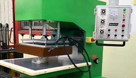 Emballage de machine à souder HF en Russie