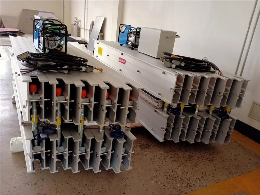 Livraison Deux ensembles vulcanisateur DSLQ-S 870x2100mm Aux États-Unis (200PSI, 22Degree, Peut être utilisé pour une largeur de bande de 1800mm)