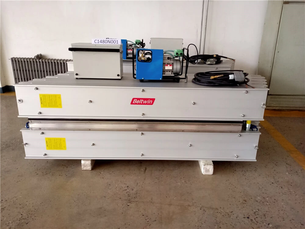 Livraison Deux ensembles vulcanisateur DSLQ-S 870x2100mm Aux États-Unis (200PSI, 22Degree, Peut être utilisé pour une largeur de bande de 1800mm)