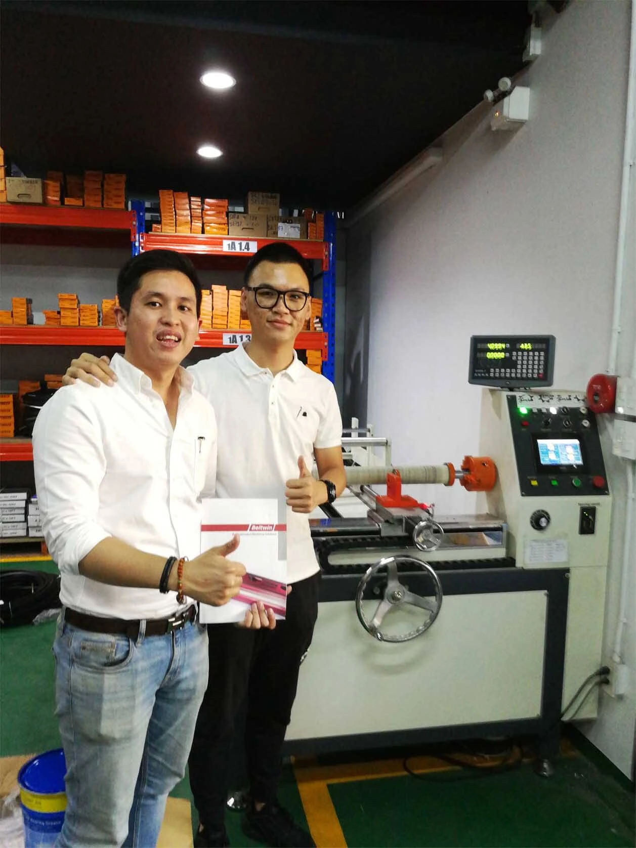 Voyage en Thaïlande 2019: commentaires des clients en Thaïlande pour la machine de découpe de courroie de distribution Beltwin, jour 4