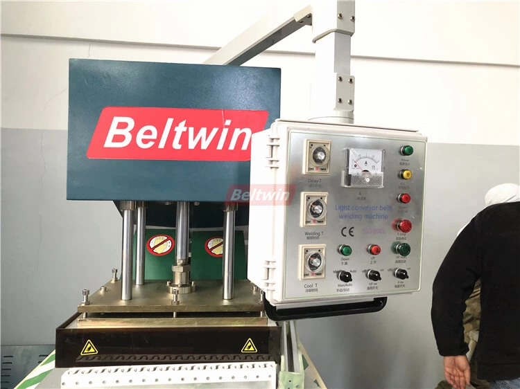 Fournir une formation sur l'équipement aux clients ouzbeks