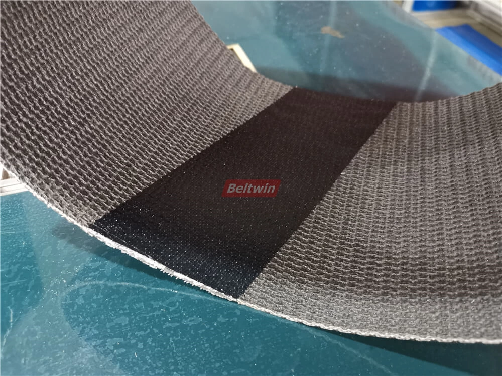 Comment épisser une courroie PVK par une presse à refroidissement par air et un poinçon automatique-1