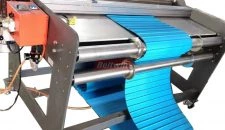 Comment fendre une ceinture en PU homogène avec une machine à refendre la ceinture