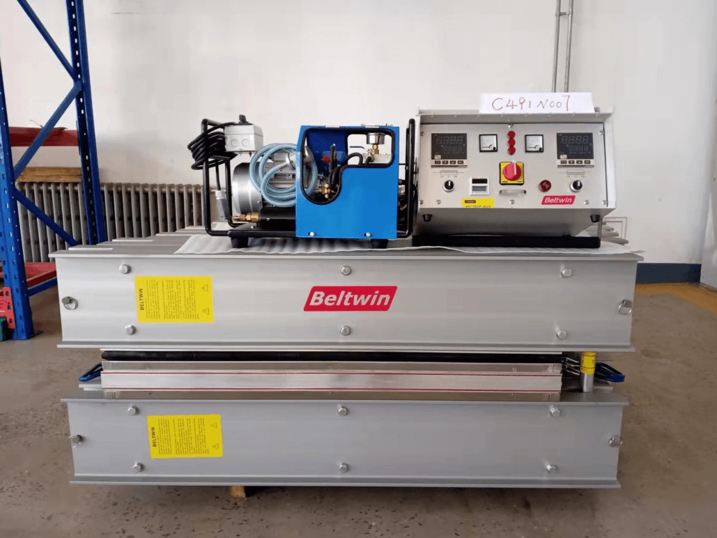 Image de livraison du vulcanisateur 1250mmx1200mm 200PSI
