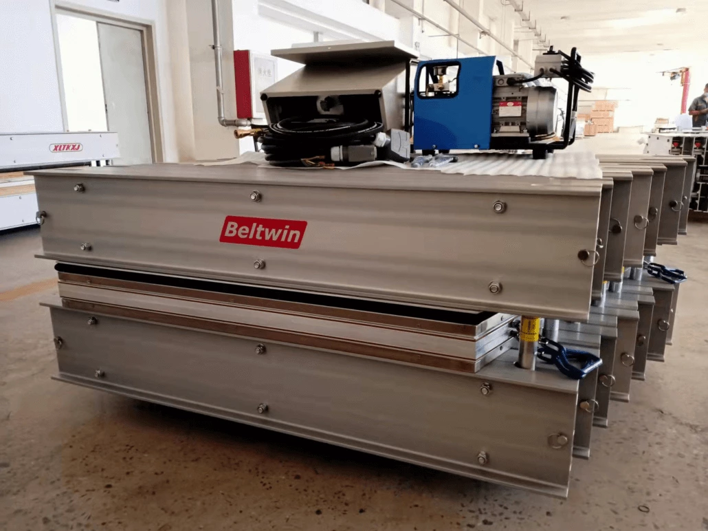 Image de livraison du vulcanisateur 1250mmx1200mm 200PSI