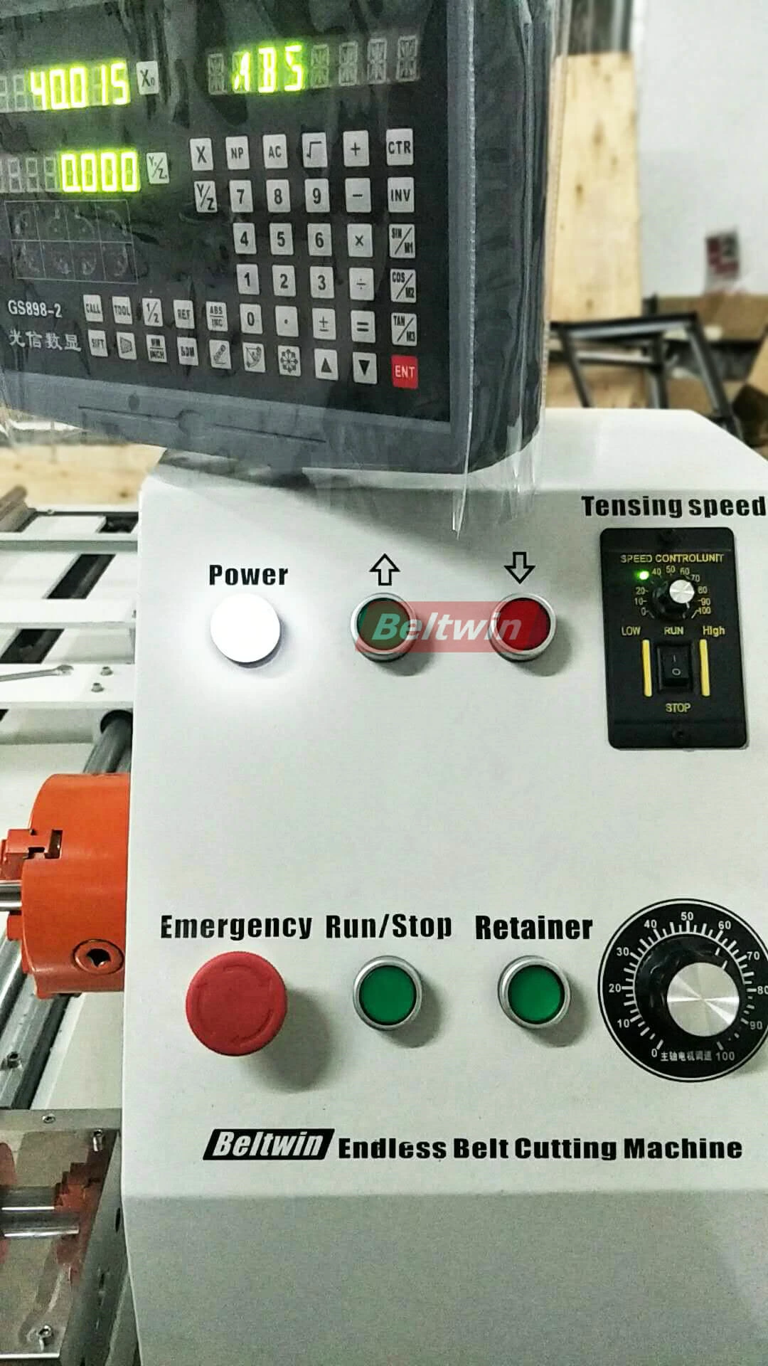 Livraison de la machine de découpe à bande sans fin Beltwin en Italie