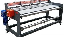 Découpeuse de ceinture en PVC en production