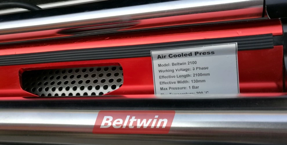 La commande du client brésilien&nbsp;: Presse de refroidissement par air 900 mm et 2100 mm