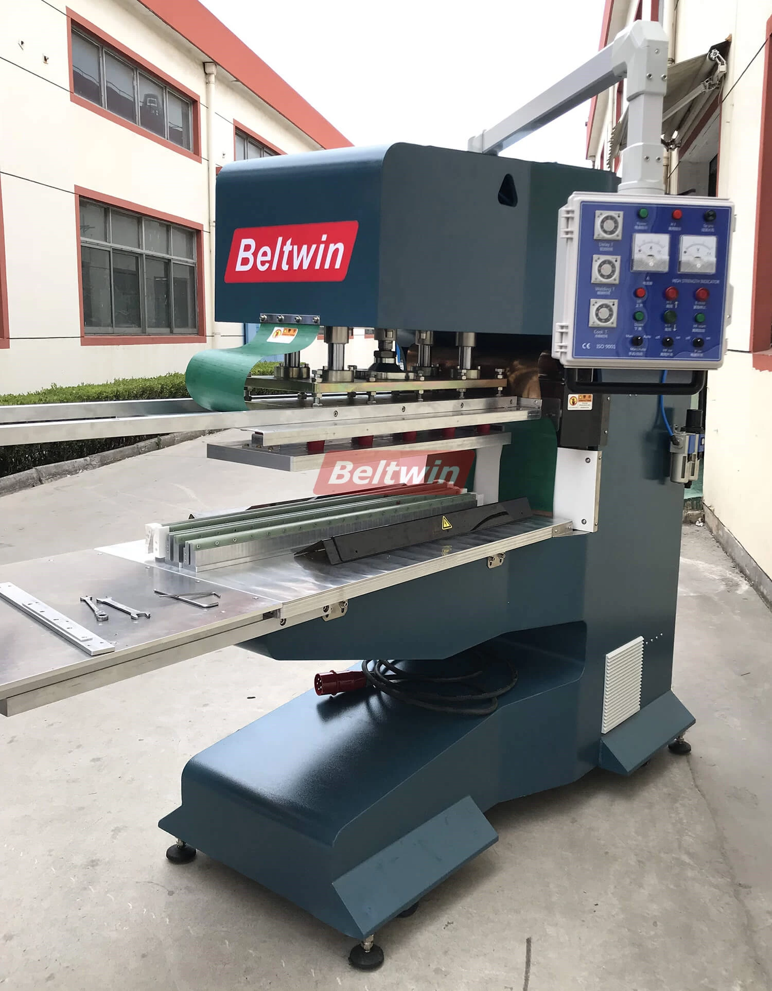 Livraison de machines à bande PVC/PU Beltwin au Royaume-Uni