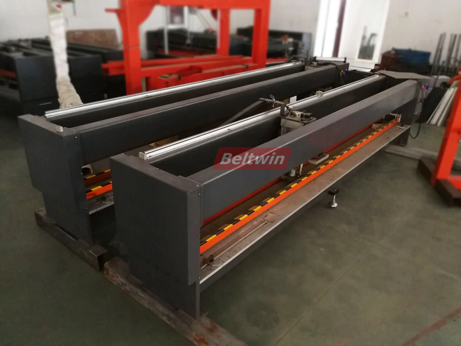 Livraison de machines à bande PVC/PU Beltwin au Royaume-Uni