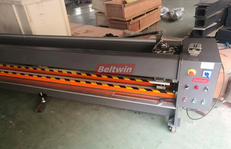 Livraison de machines à bande PVC/PU Beltwin au Royaume-Uni