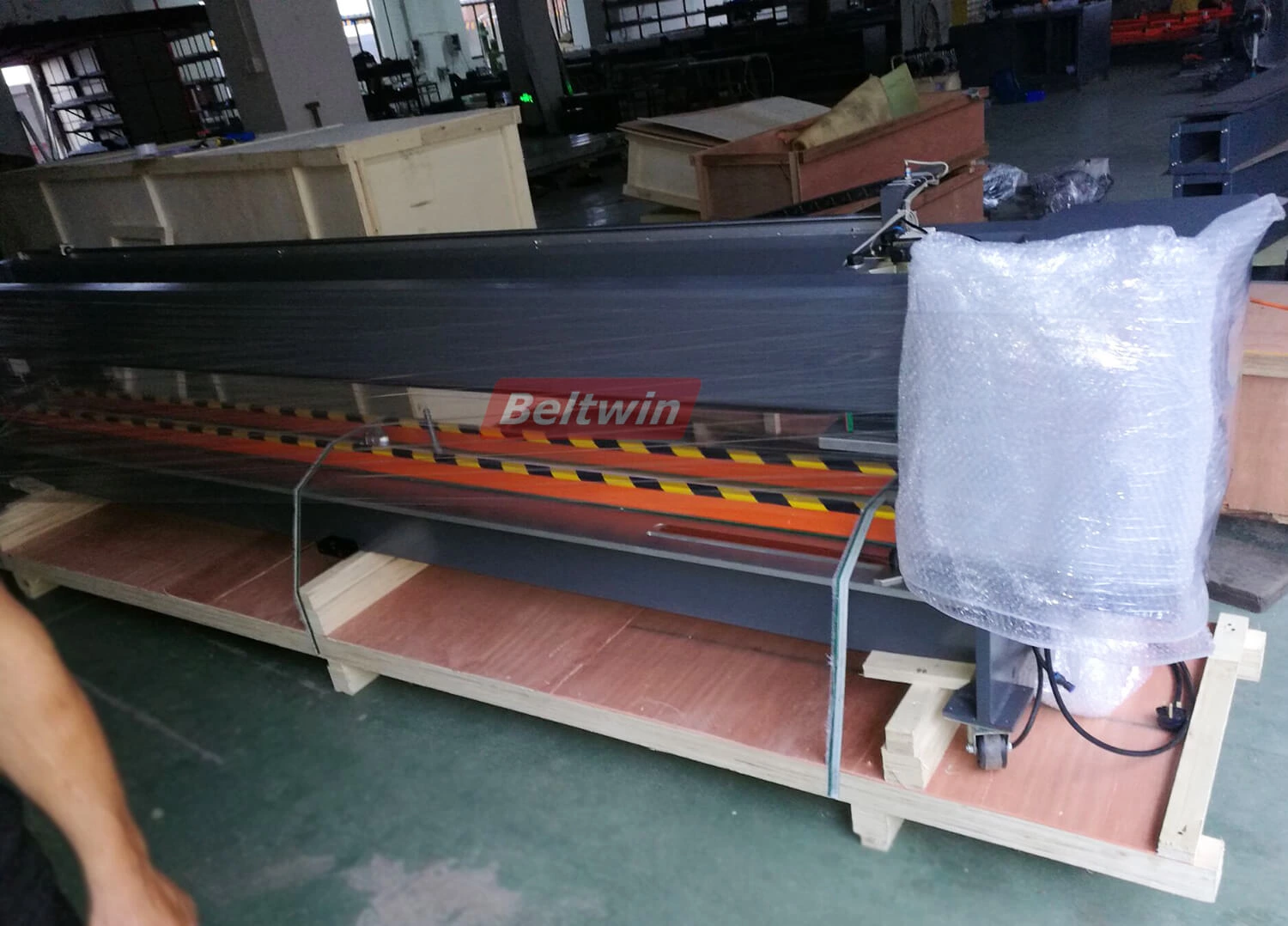 Livraison de machines à bande PVC/PU Beltwin au Royaume-Uni