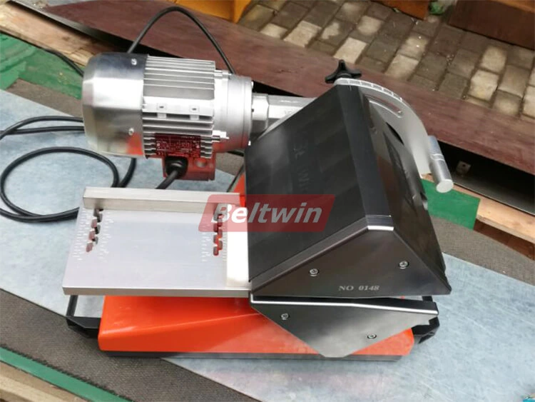 Livraison au Canada de machines de traitement de courroies en PVC/PU Beltwin (séparation de courroies/poinçonnage/assemblage des doigts)