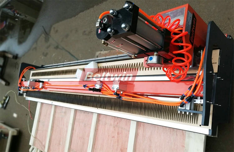 Livraison au Canada de machines de traitement de courroies en PVC/PU Beltwin (séparation de courroies/poinçonnage/assemblage des doigts)