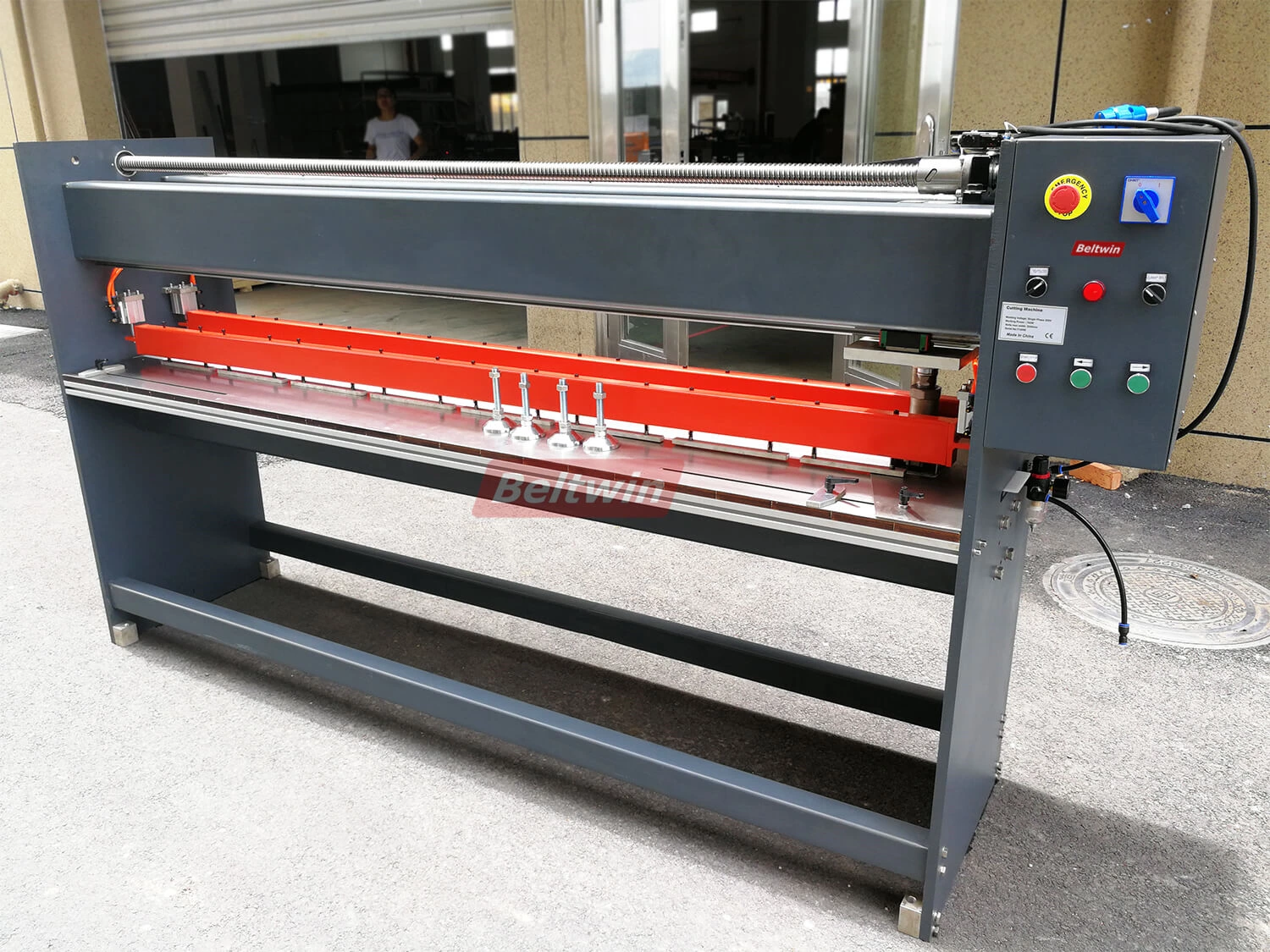 Perforatrice automatique Beltwin 2000mm avec support