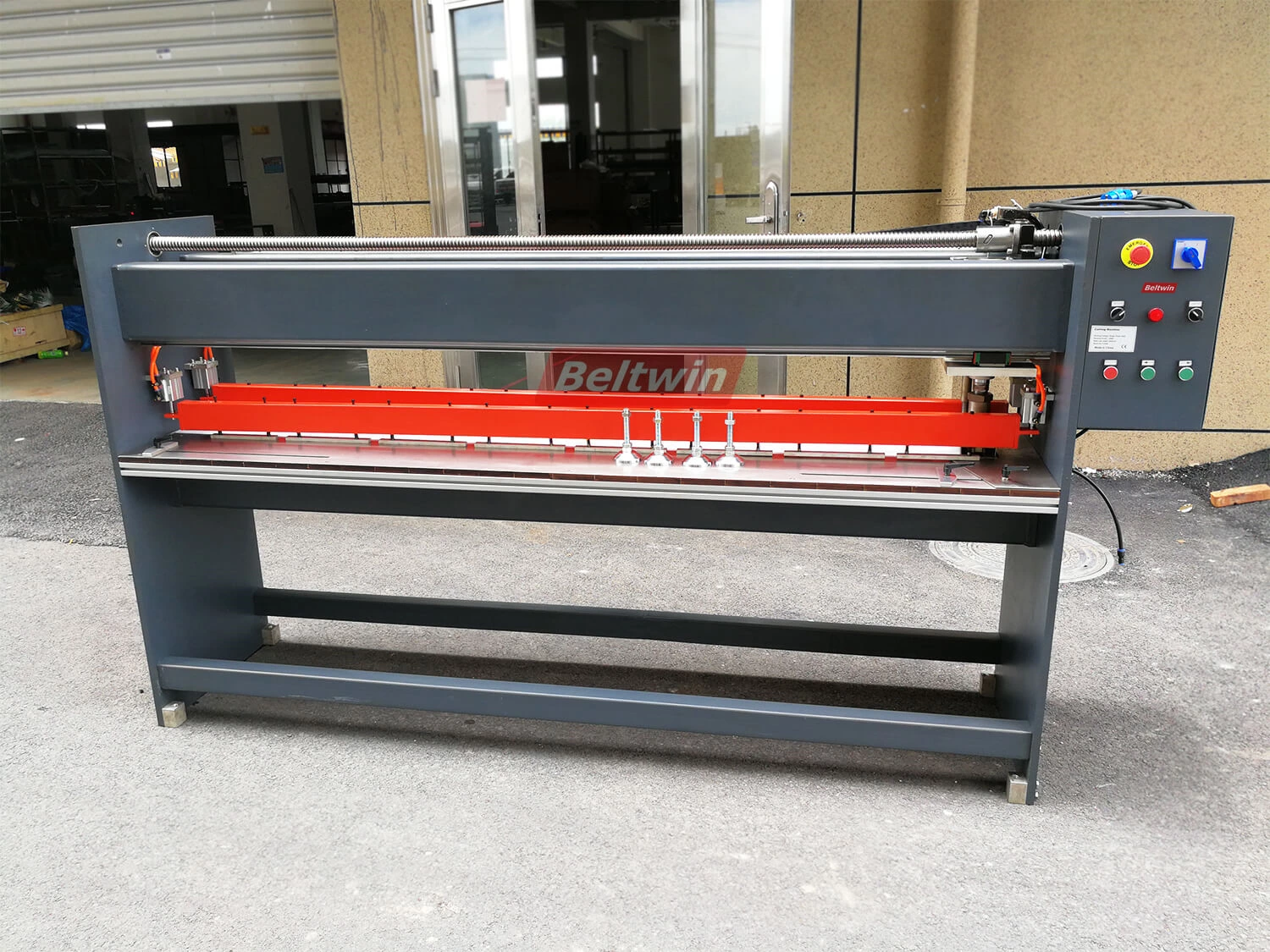 Perforatrice automatique Beltwin 2000mm avec support