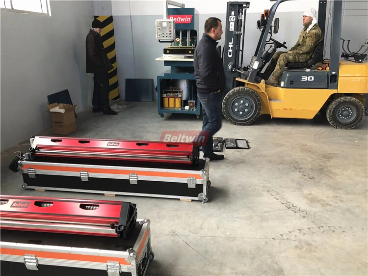 Fournir une formation sur l'équipement aux clients ouzbeks