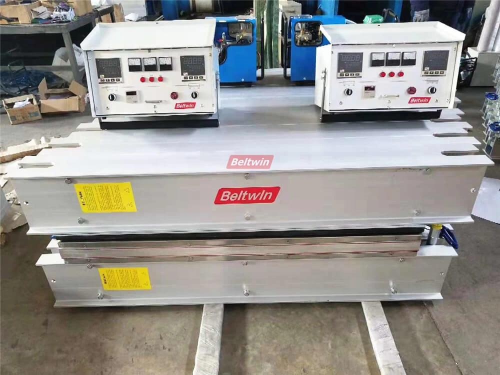 Vulcanisateur sectionnel 1380 × 1320 avec 2 paires de plateaux chauffants séparés