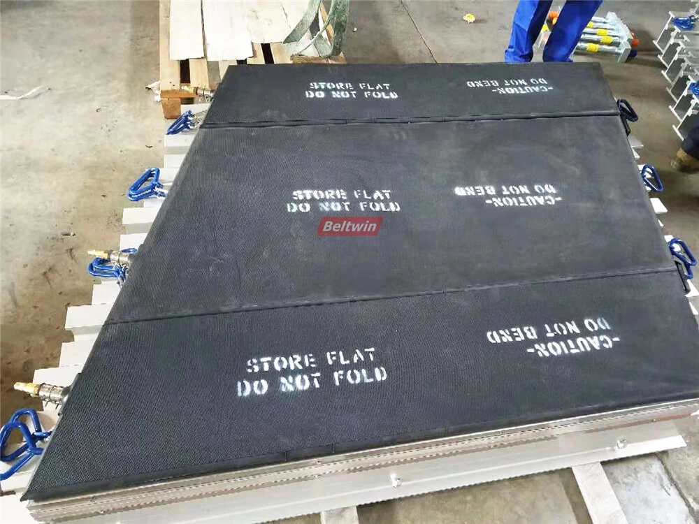 Vulcanisateur sectionnel 1380 × 1320 avec 2 paires de plateaux chauffants séparés