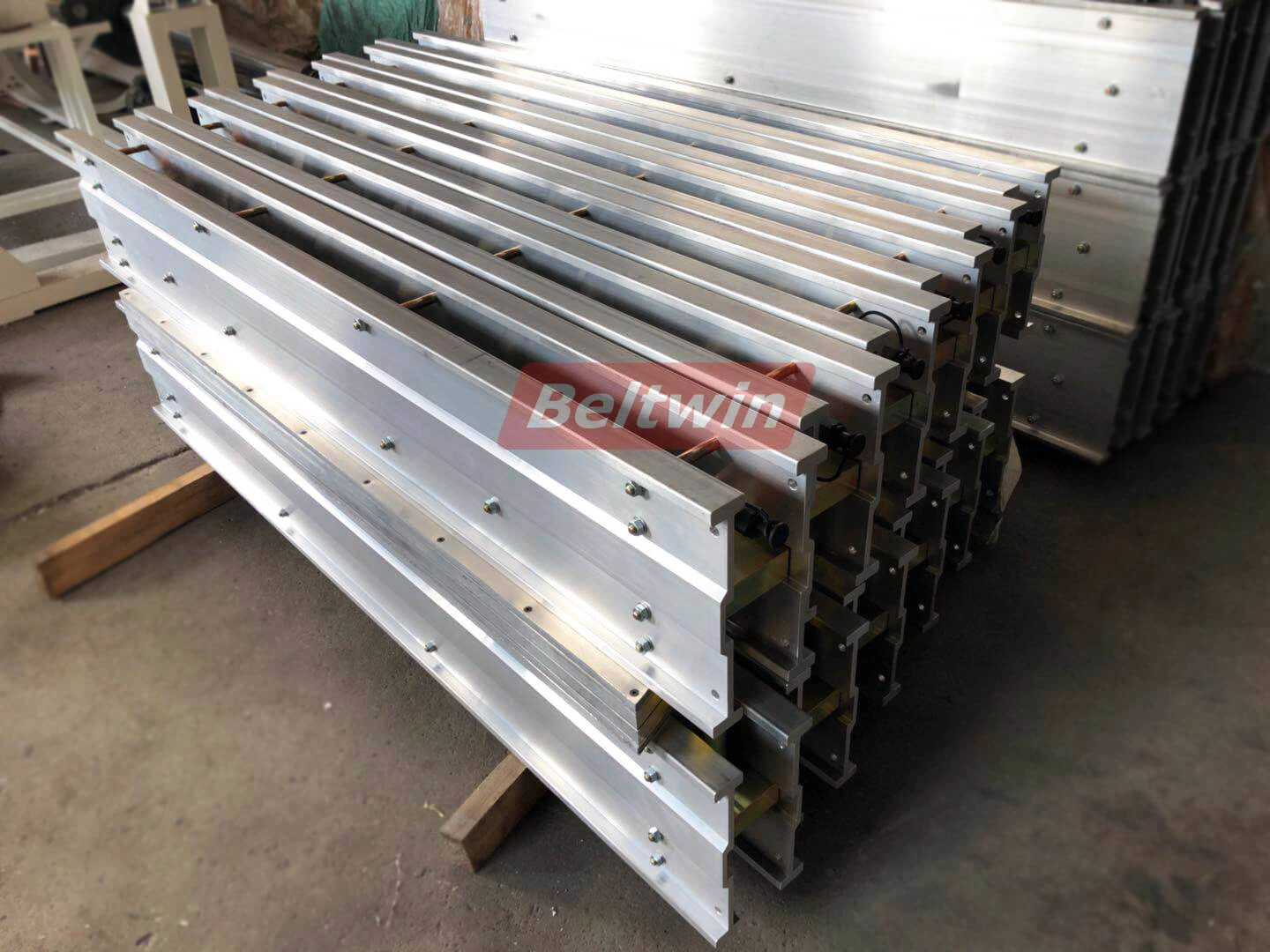 Livraison de vulcanisateur de type hydraulique Beltwin en Iran&nbsp;!