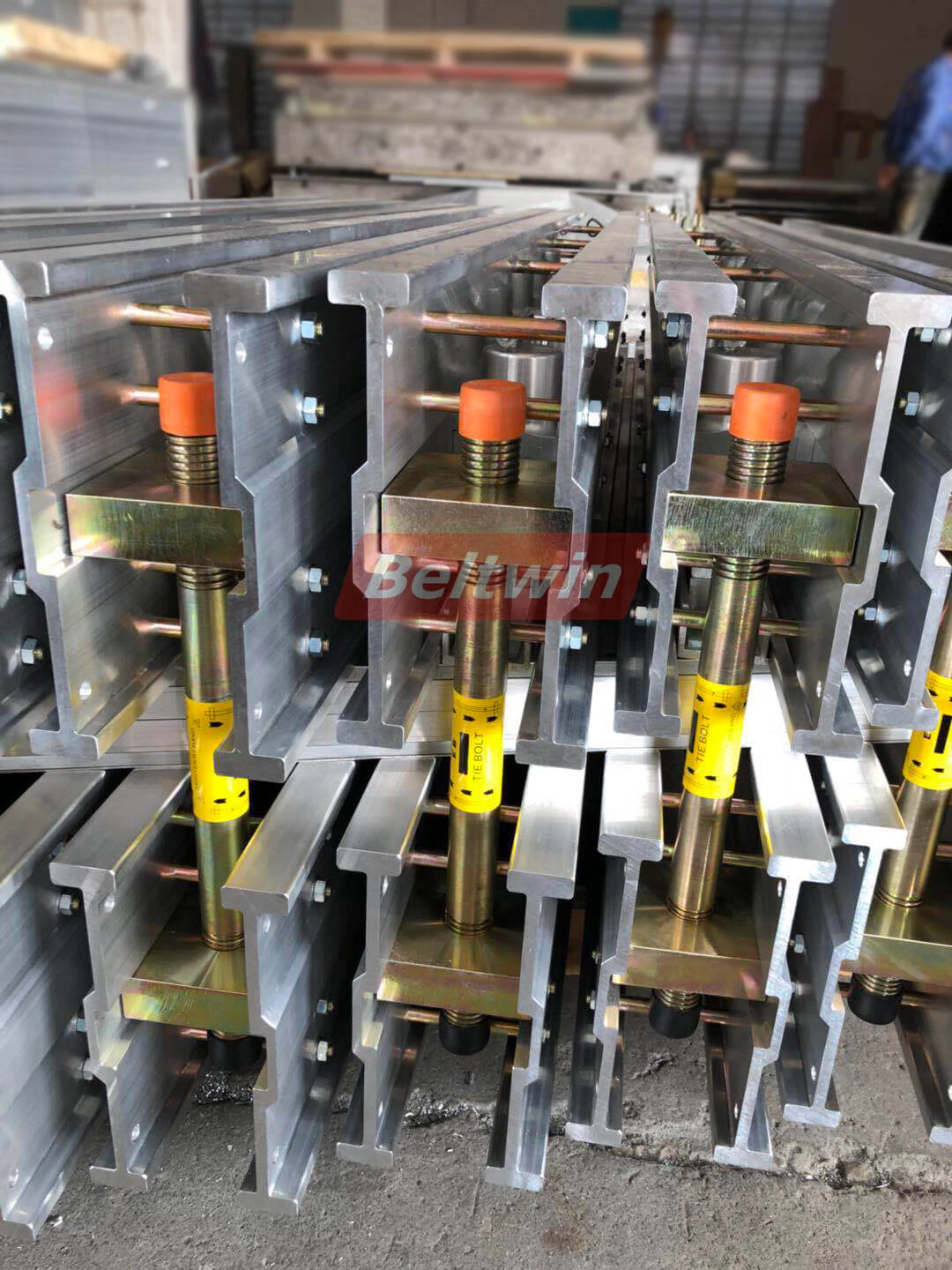 Livraison de vulcanisateur de type hydraulique Beltwin en Iran&nbsp;!