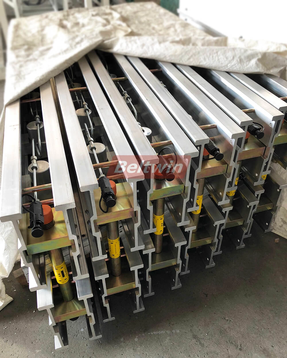 Livraison de vulcanisateur de type hydraulique Beltwin en Iran&nbsp;!