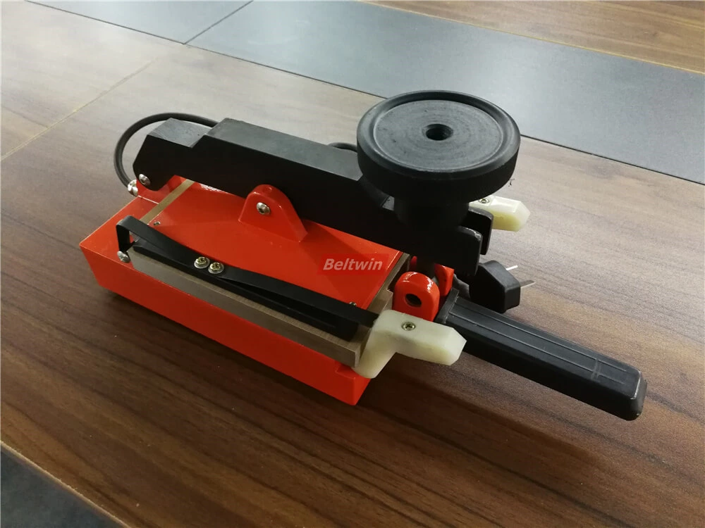 Presse d'épissure de bande classique pour bandes de broche, bande plate et bande de machine