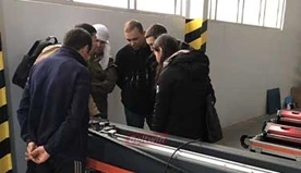 Fournir une formation sur l'équipement aux clients ouzbeks
