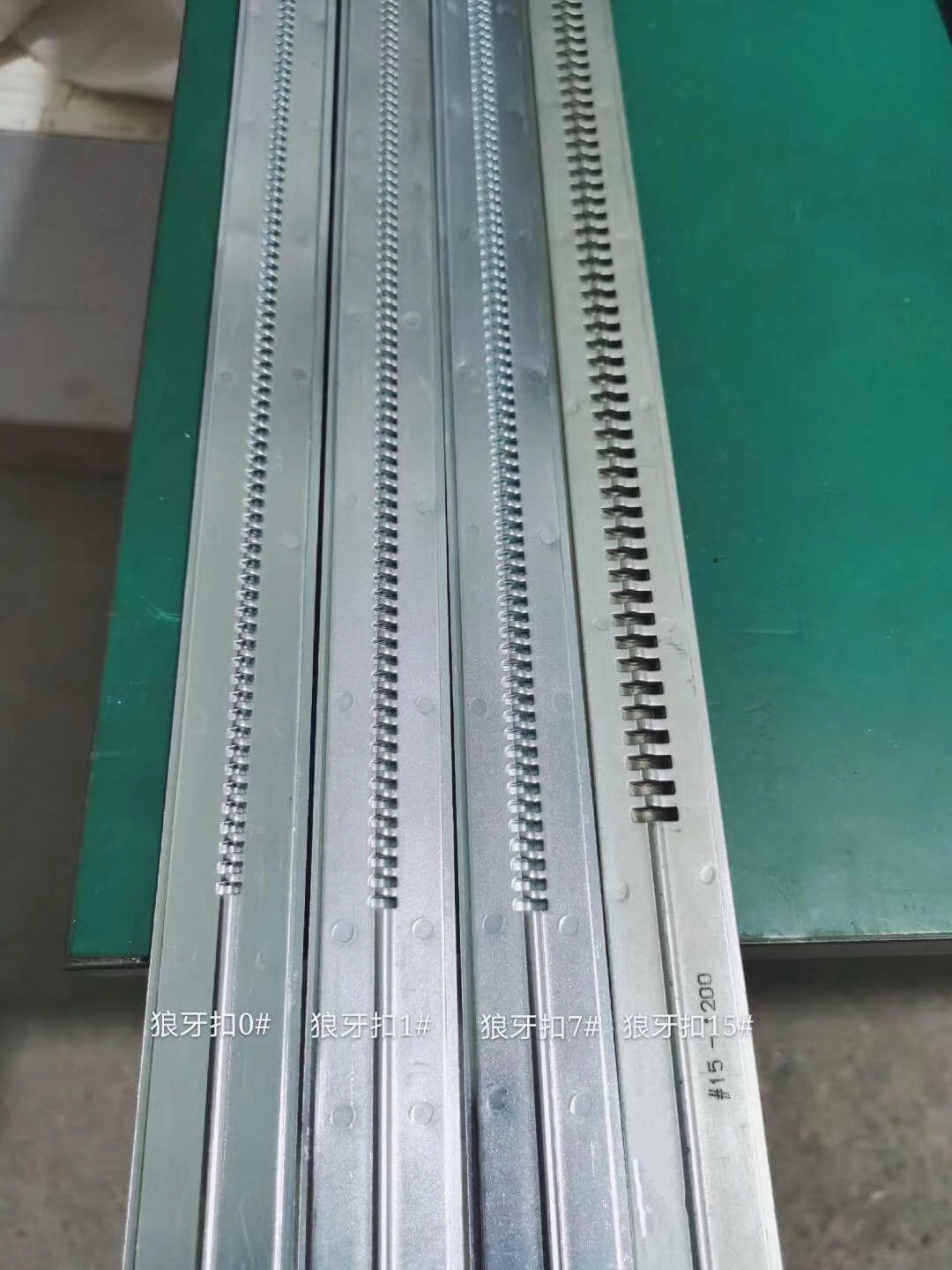 Attache de laçage mécanique à bande transporteuse de type croisé série LGK