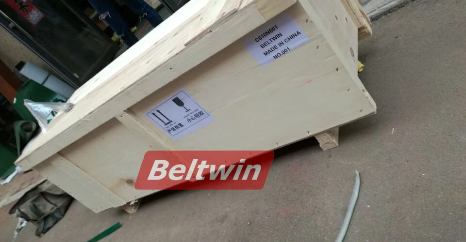 Poinçonneuse à doigts pneumatique 1600mm et presse à refroidissement par eau 600 livrées au Pakistan